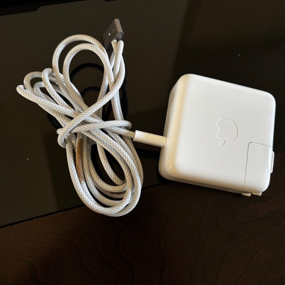 MacBook Pro 14inch - Picture 8 of 9